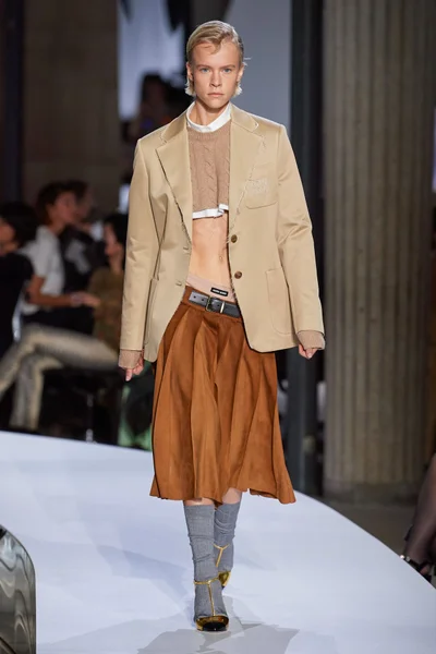 Look 13